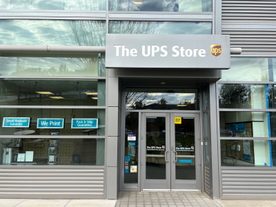 Front of The UPS Store at George Mason University 